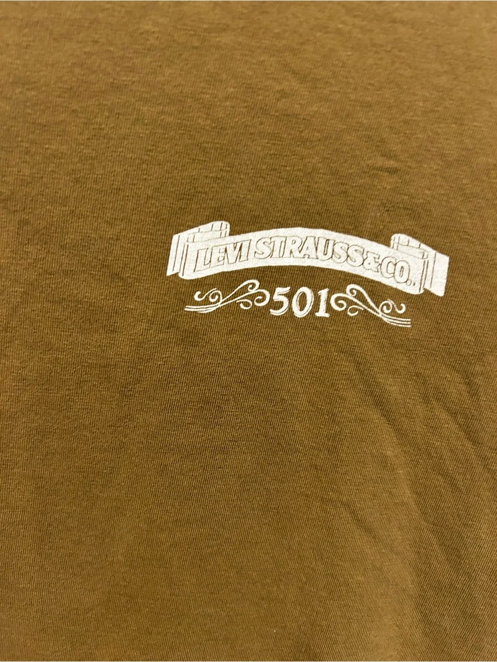 Levi’s 501 Men Medium Brown Graphic Tee